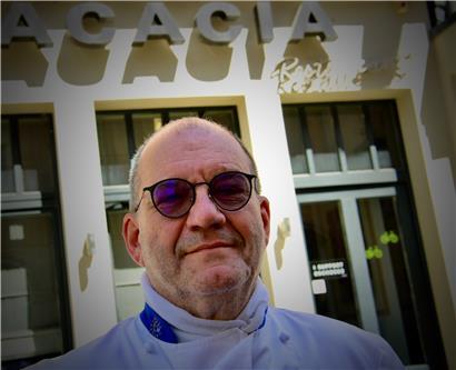 Serge Rihm vor seinem „Acacia“
