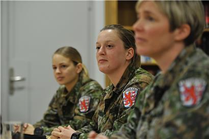 Sergent Stephanie Procacci kann beim Militär ihre Begeisterung für den Sport ausleben. Dass sie dafür noch ein Gehalt erhält, freut die junge Unteroffizierin umso mehr. 

