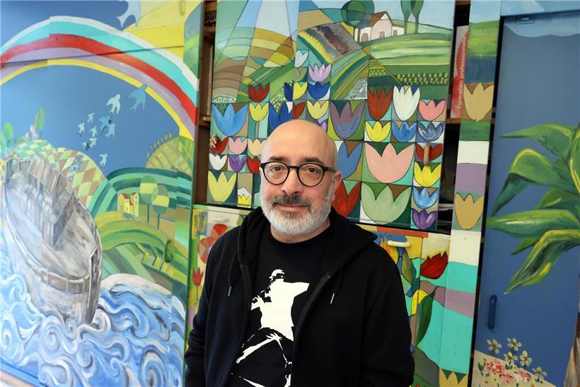 Sergio Ferreira, Direktor der Association de Soutien Aux Travailleurs Immigrés (Asti), im Porträt vor neutralem Hintergrund