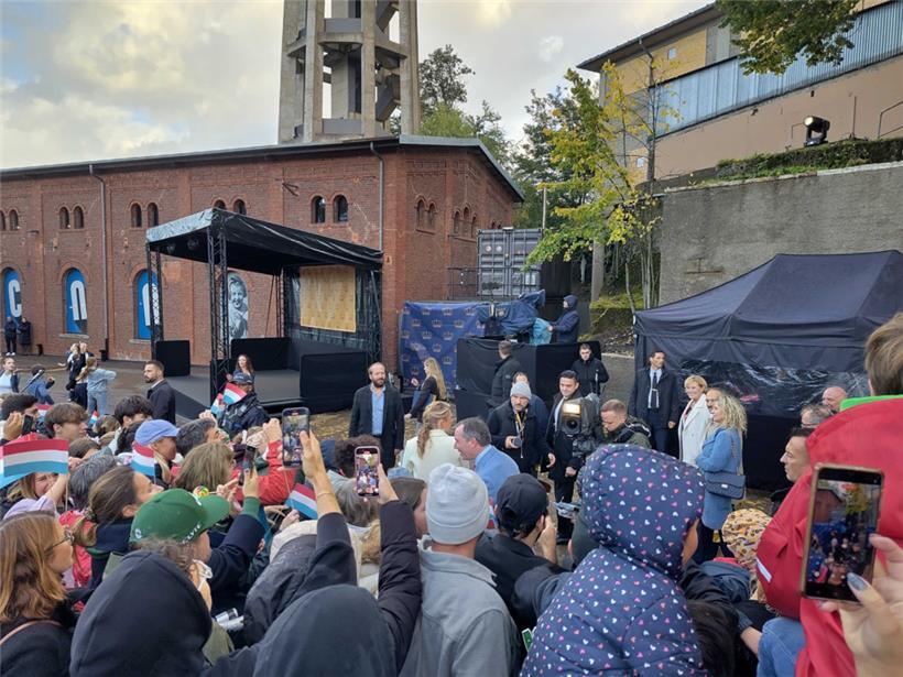 Shake-Hands in Düdelingen