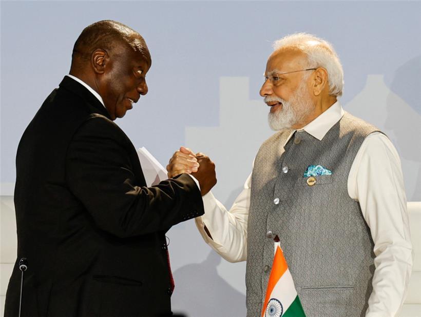 Shakehands: Cyril Ramaphosa, Präsident von Südafrika, und der indische Premierminister Narendra Modi 
