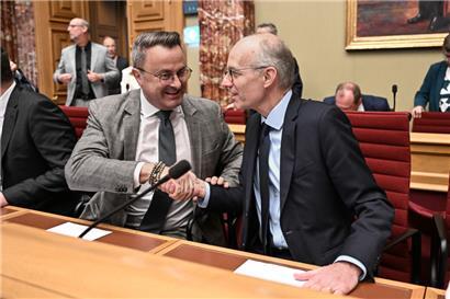Shakehands zwischen Xavier Bettel und Luc Frieden
