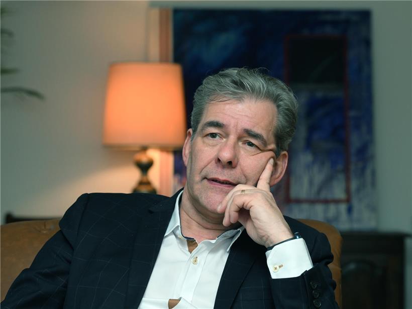 Alain Massen blickt nachdenklich und wünscht sich ein hohes Alter, um zukünftige Entwicklungen zu erleben.