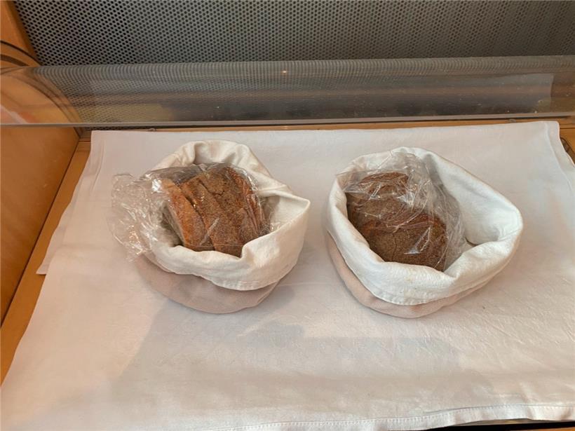 Sicherheit geht vor: Auch das hausgemachte Brot wird eingepackt