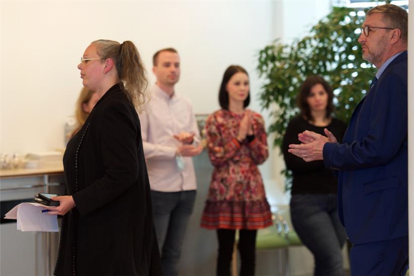 Sichtlich bewegt und mit stockender Stimme hatte sich Dieschbourg am Freitag bei ihren Mitarbeitern bedankt. Die Ministerin zeigt Größe, stürzt aber Partei und Regierung in eine Krise, findet unser Kommentator.
