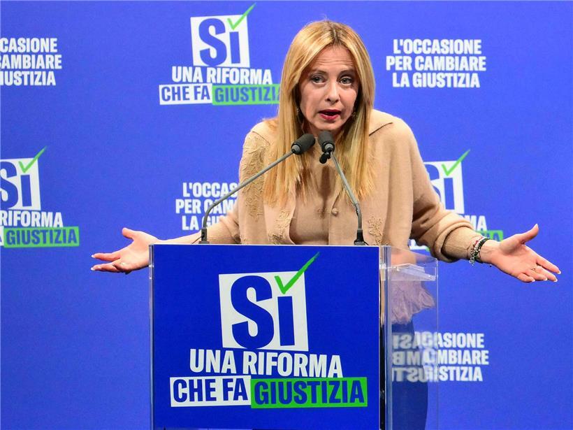 Italienische Premierministerin Giorgia Meloni spricht, Mehrheit lehnt Verfassungsänderung ab, politische Debatte in Italien