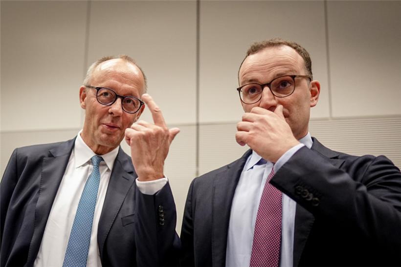 Sie wollen die Brandmauer gegen die AfD nicht aufweichen: der deutsche Kanzler Friedrich Merz und der Vorsitzende der Unions-Fraktion im Bundestag, Jens Spahn (r.)
