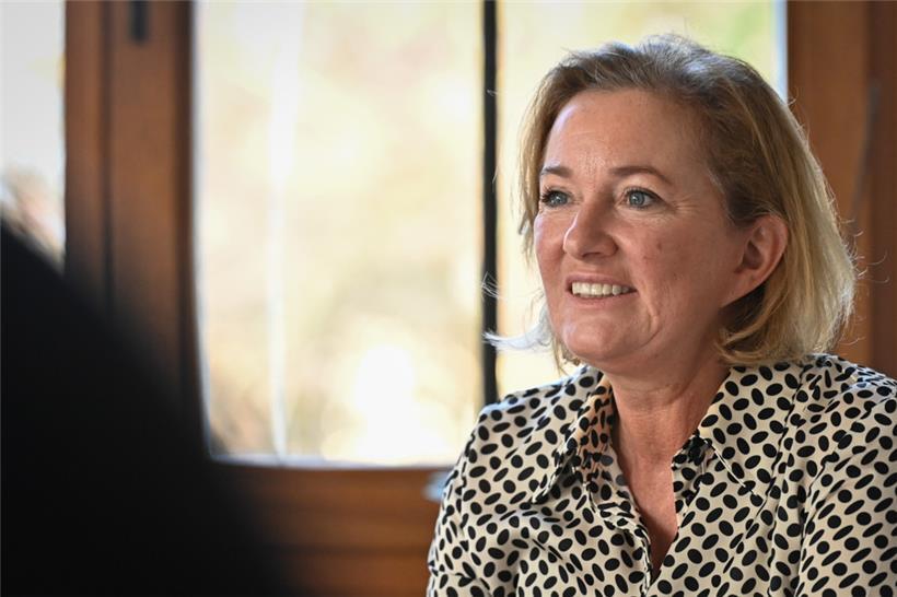 „Sie wollten mir zeigen, dass sie wissen, wo ich lebe“, sagt Gesundheitsministerin Paulette Lenert über die Kerzen, die während der Proteste vor ihrer Haustür aufgestellt wurden
