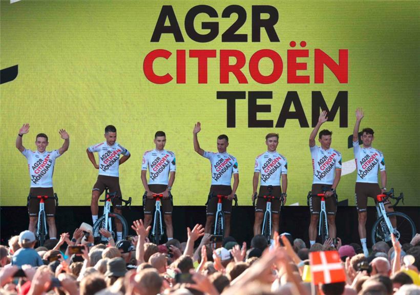 Sieben Fahrer von Ag2r-Citroën präsentierten sich am Mittwoch dem Publikum – Bob Jungels war nicht dabei
