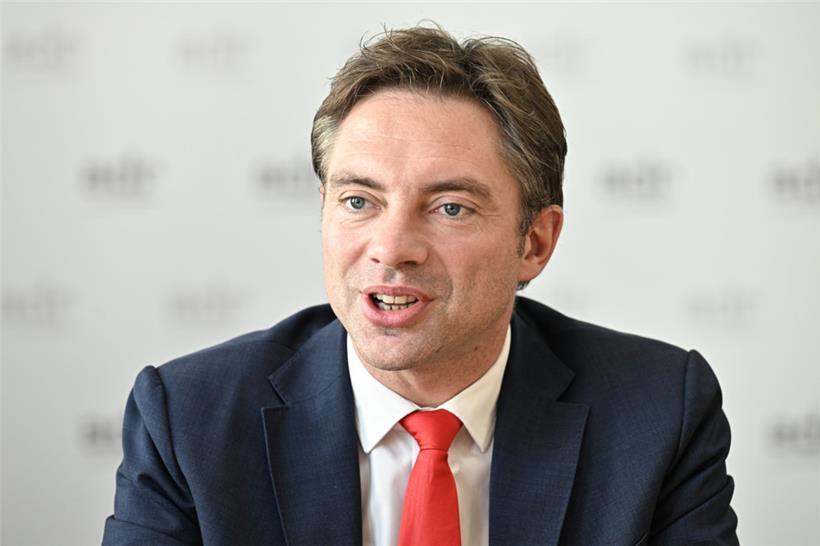 Sieht immer noch genauso aus: Fred Keup, hier bei einer Pressekonferenz im Jahr 2023
