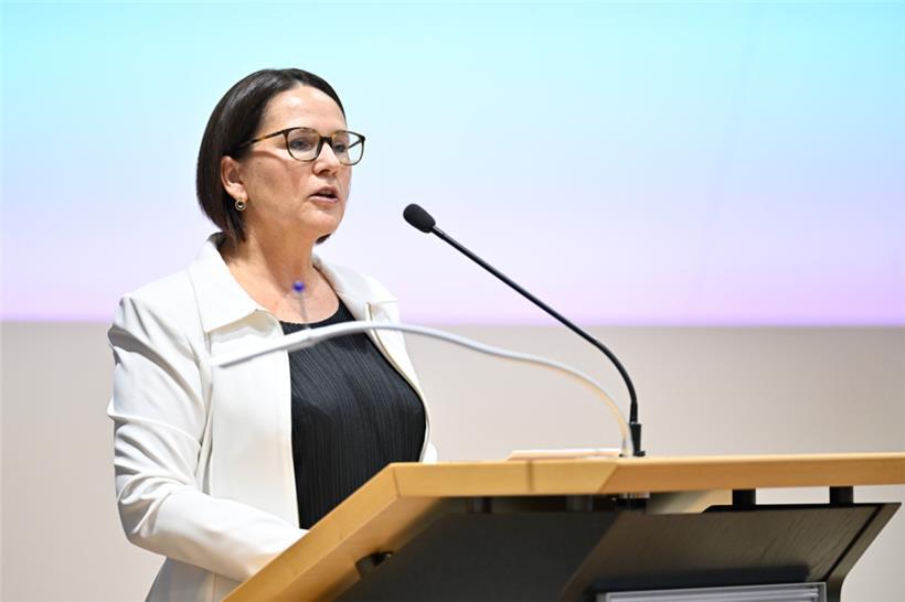 Sieht sich vor einer „Mammutaufgabe“: Ministerin Yuriko Backes
