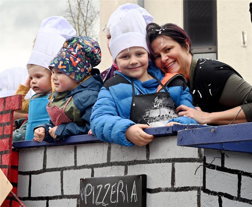 Simple und doch kreativ: mit Mütze sowie Schürze im Nu zum Meisterkoch – im Bild...