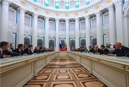 Sitzung des neuen Kabinetts mit Putin am Dienstag im Kreml

