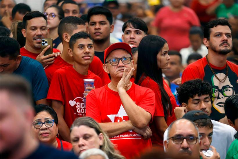 Skeptische: Was bringt die COP? Anhänger von Brasiliens Präsident Lula da Silva bei der Einweihung des Nova Doca Linear Park in Belém. 
