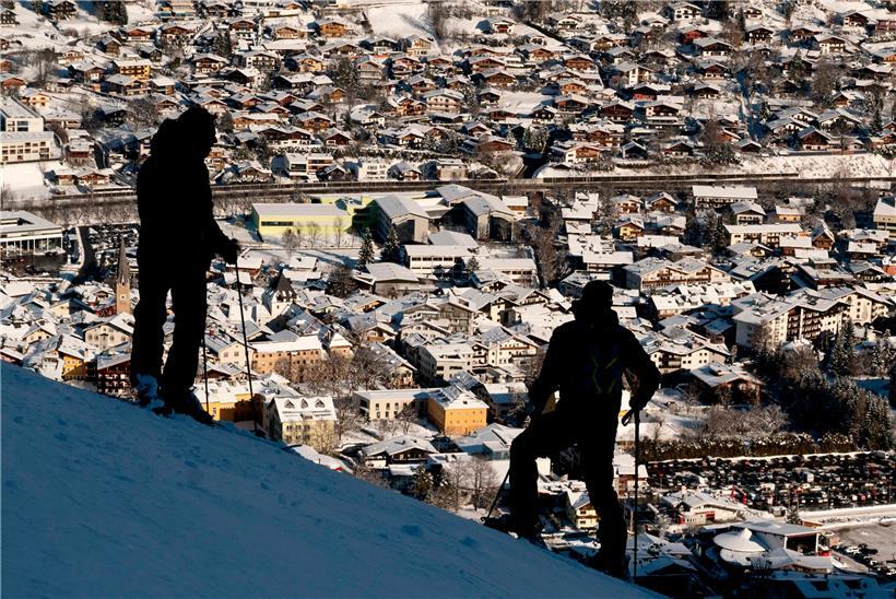 Skifahrer schauen auf Kitzbühel: Auch in Tirol gibt es schon immune Bürgermeister
