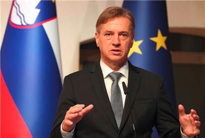 Sloweniens Regierungschef Robert Golob beteuert, ein neues Gesetz zur Drohnenüberwachung  hätte „nicht den Kampf gegen die Roma, sondern gegen die Kriminalität zum Ziel“
