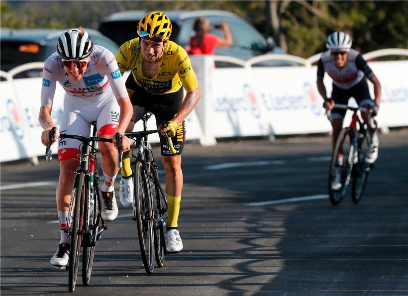 Slowenisches Duell: Tadej Pogacar (UAE) konnte sich gestern am Grand Colombier gegen Primoz Roglic (Jumbo-Visma) durchsetzen
