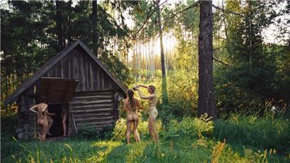 „Smoke Sauna Sisterhood“ a été récompensé par de nombreux prix prestigieux, parmi lesquels le „Prix du meilleur documentaire“ aux European Film Awards et au San Francisco International Film Festival
