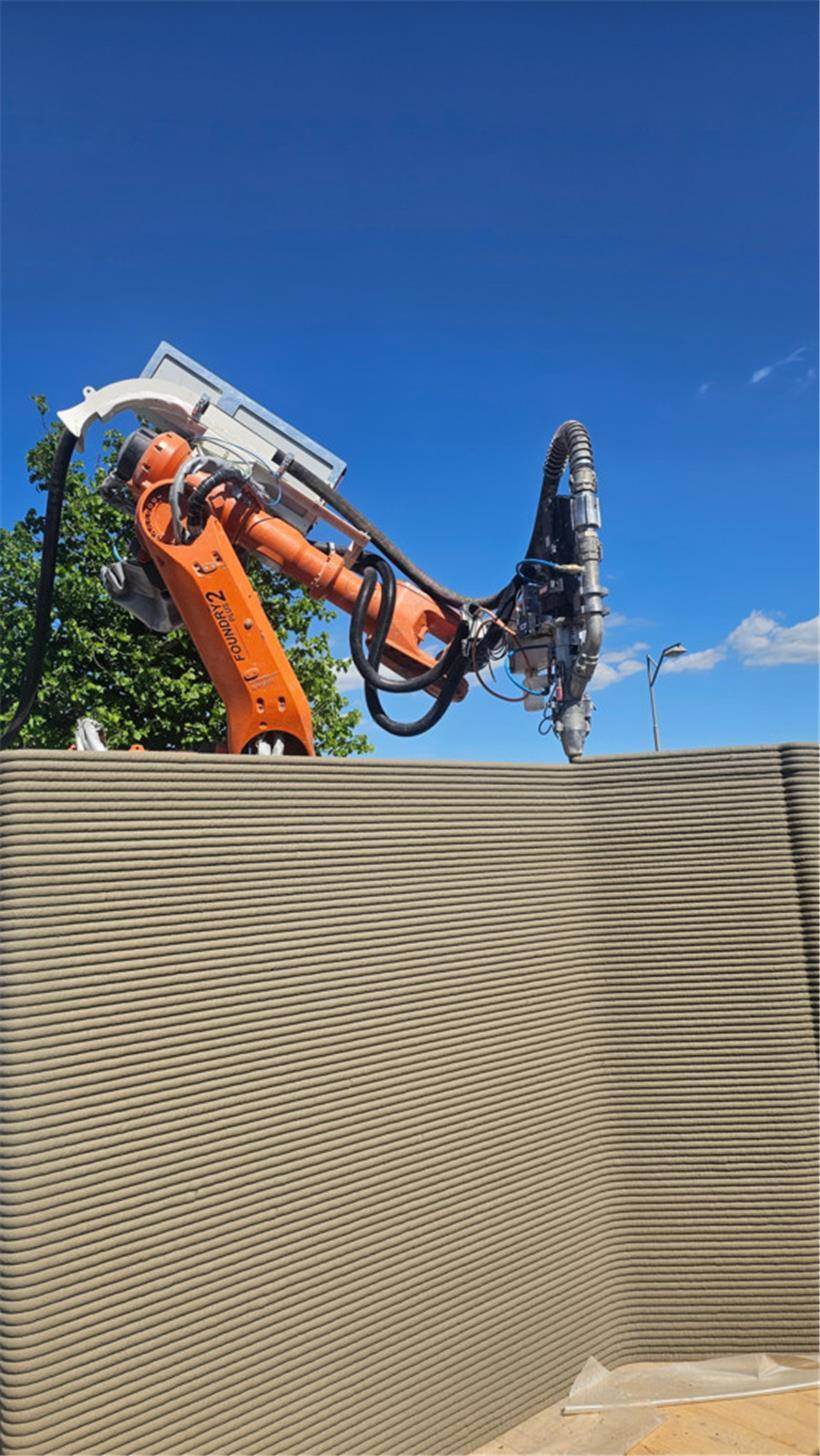 So sah das Printverfahren aus – schichtweise wurde die Betonmischung vom Roboterarm aufgetragen
