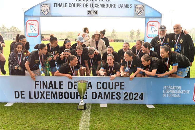 So sehen Double-Siegerinnen aus: An der Vorherrschaft der Damen des RFCU Lëtzebuerg gab es auch im Pokalfinale gegen Ell nichts zu rütteln. Mit Treffern von den nicht zu stoppenden Karoline Kohr (6.) und Nationalspielerin Marta Estevez (7.) war die Entscheidung relativ früh gefallen. Das dritte Tor des Samstagabends schoss Catarina Lavinas zehn Minuten vor Schluss.
