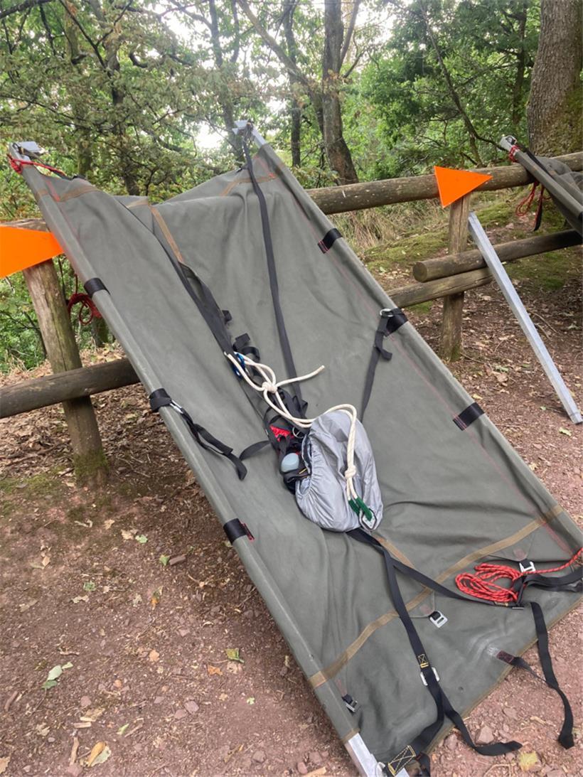 So sehen die Hänger aus, wenn sie entladen werden. In der grauen Tasche ist das ...