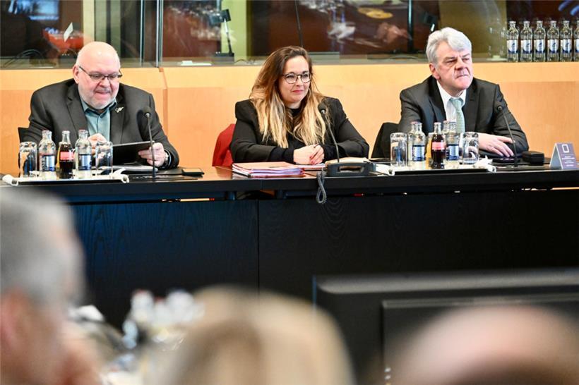 So sehen (offenbar) Sieger aus: Die Gewerkschaften, hier am Freitag vertreten durch (von links) Patrick Dury (LCGB), Nora Back (OGBL) und Romain Wolff (CGFP), haben das Tripartite-Ergebnis jeweils einstimmig gebilligt
