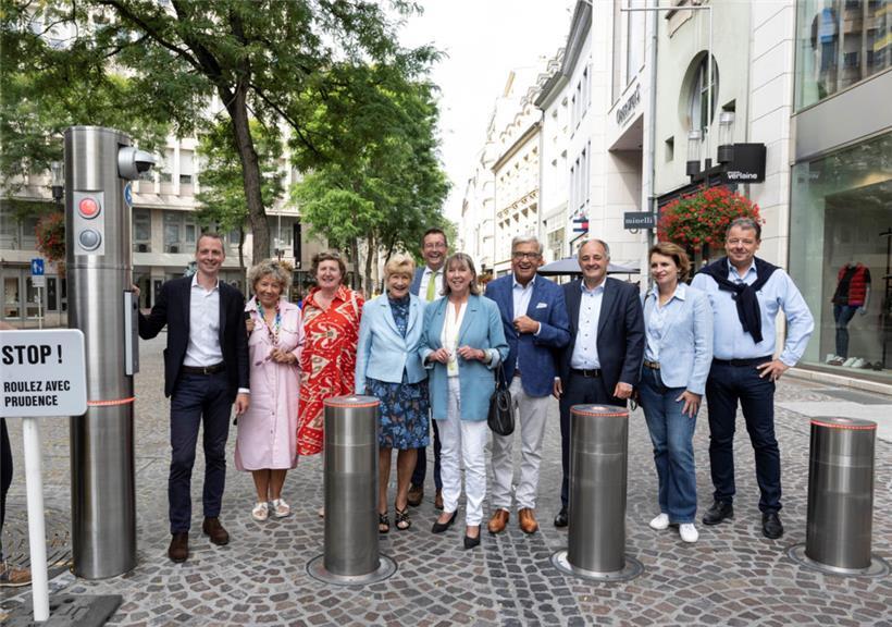 So sehen sie aus: Der Stadtvorstand ist zur Inbetriebnahme der Poller in Luxemburg gekommen.

