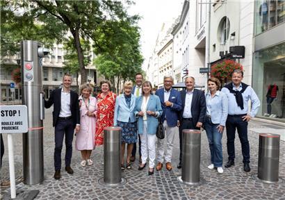 So sehen sie aus: Der Stadtvorstand ist zur Inbetriebnahme der Poller in Luxemburg gekommen.
