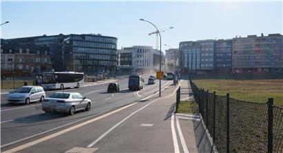 So sieht der Platz heute aus. Der Verkehr wird nach rechts in einen Tunnel verlegt. 
