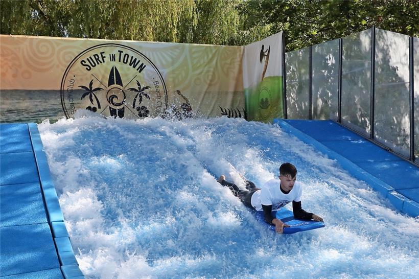 So sieht die Surfanlage aus, die nun drei Wochen in Esch stehen wird. Die Miete soll 120.000 Euro betragen. 
