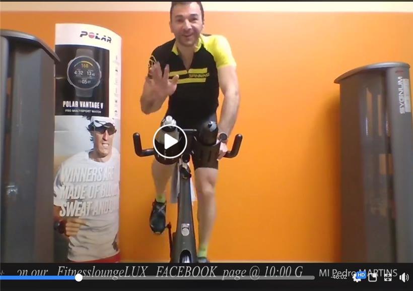 So sieht es aus, wenn Spinning Instructor Pedro Martins seine Anweisungen auf digitale Weise gibt
