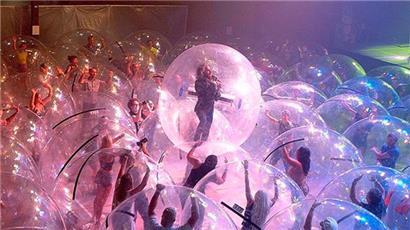 Social Distancing mol anescht: Ee rezente Concert vun de Flaming Lips
