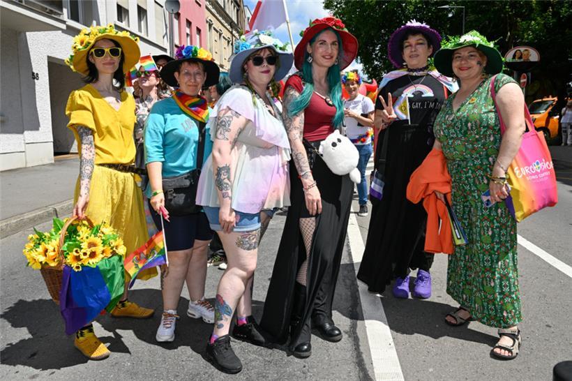 Sogar „Hexen“ gab es bei der Pride in allen Farben des Regenbogens