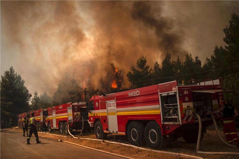 Sogar aus der Slowakei sind Feuerwehrleute angerückt, um auf der griechischen Insel Euböa gegen die Flammen zu kämpfen

