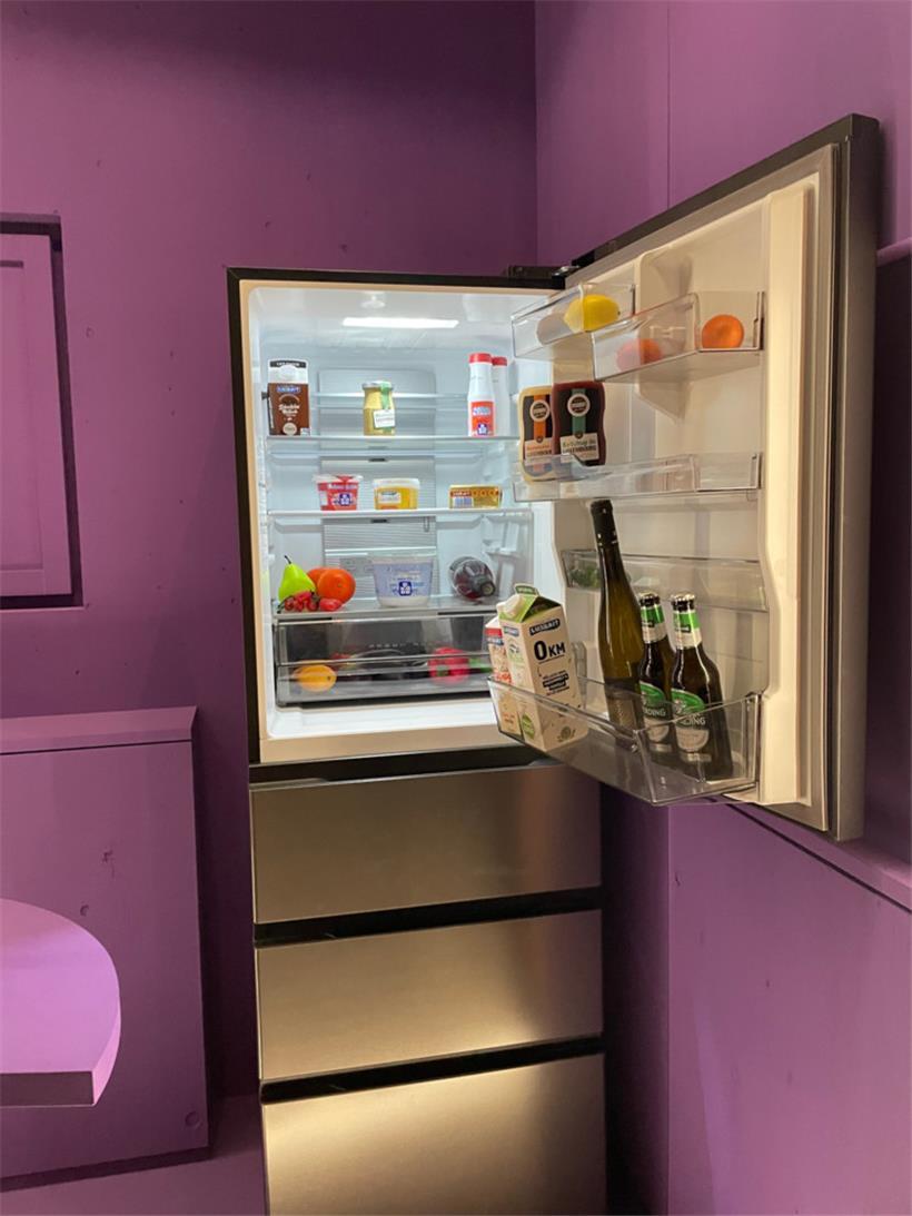 Sogar einen Blick in luxemburgische Kühlschränke kann man werfen