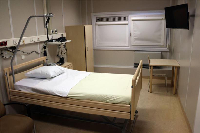 Sogar einen Fernseher gibt es in den Schlafzimmern
