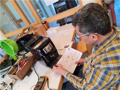 Sogenannte Repaircafés, wie sie auch in Luxemburg organisiert werden, sollen unterstützt werden
