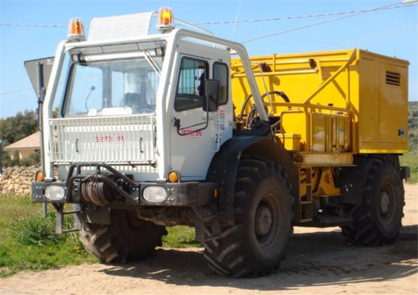 Solche Spezialfahrzeuge werden künstlich erzeugte seismische Wellen in den Boden senden
