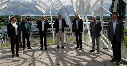 Solidarität: Sieben Bürgermeister arbeiten gemeinsam für Europa und ihre Region. V.l.: Emilie Feltz-Villain (Apach), Fernand Lucas (Contz), Rémi Schwenk (Rettel), Michel Gloden (Schengen), Jacques Sitz (Remich), Steve Reckel (Mondorf) und Ralf Uhlenbruch (Perl).
