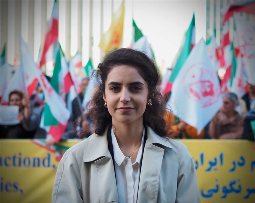 Solmaz Jodairi Saber: „Die Ermordung von Mahsa Amini hat eine Bremse gelöst und vor allem die Jugend in ihrer Wut geeint“
