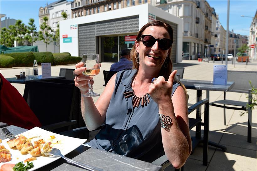Sommer, Sonne und ein Gläschen Wein: So kann man den Nachmittag auf dem Brill-Platz genießen
