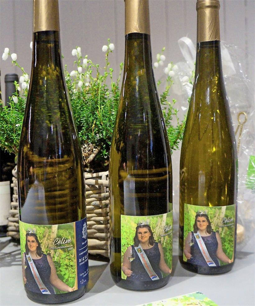 Sonderabfüllung mit eigens kreiertem Etikett: der Queen-Riesling von Rieslingkönigin Céline Max
