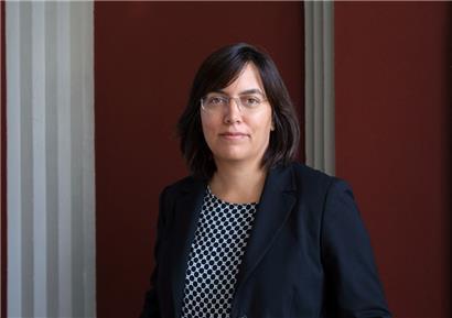 Sonia Seneviratne: Die Umweltphysikerin lehrt an der Eidgenössischen Technischen Hochschule in Zürich und beschäftigt sich seit 20 Jahren mit dem Klimawandel und seinen Folgen. Um die globale Erwärmung bei etwa 1,5 Grad zu stoppen, müssten die CO2-Emissionen in den nächsten Jahren nahe an die Null gebracht werden. 
