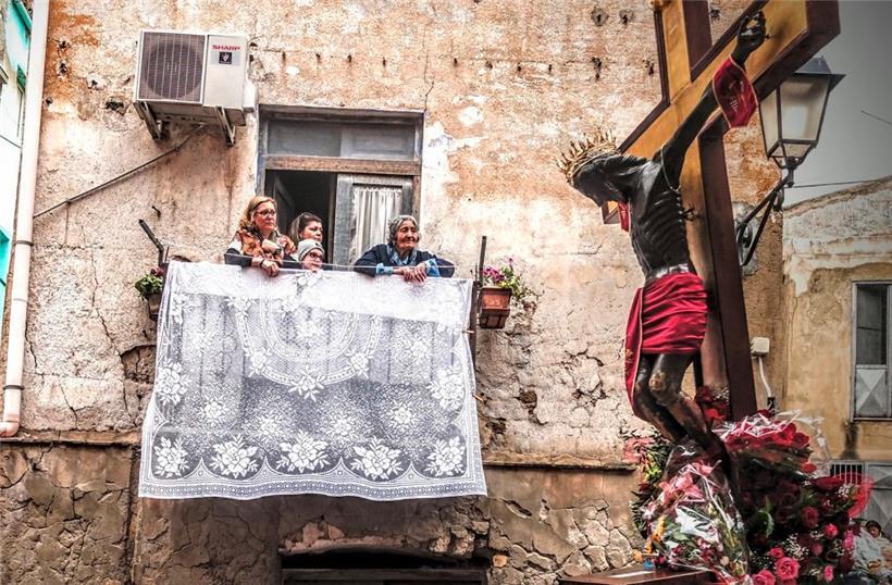 Sonst hängt der schwarze Jesus in der Kirche von Siculiana. Einmal im Jahr wird er durch die Kleinstadt getragen. 
