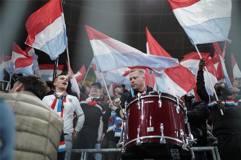 Sorgten für mächtig Stimmung in der PreZero-Arena: die luxemburgischen Anhänger

