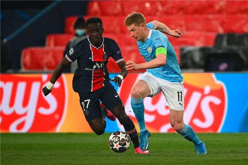 Sowohl Idrissa Gueye (l.) als auch Kevin De Bruyne standen in der zweiten Hälfte im Fokus: Der Pariser flog vom Platz, während der ManCity-Mittelfeldspieler den Ausgleich besorgte 
