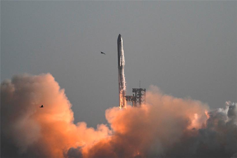 SpaceX führte am 6. März einen weiteren Start seiner leistungsstarken Starship-Rakete durch, verlor jedoch schnell den Kontakt zum Raumschiff, als es über den Golf von Mexiko donnerte
