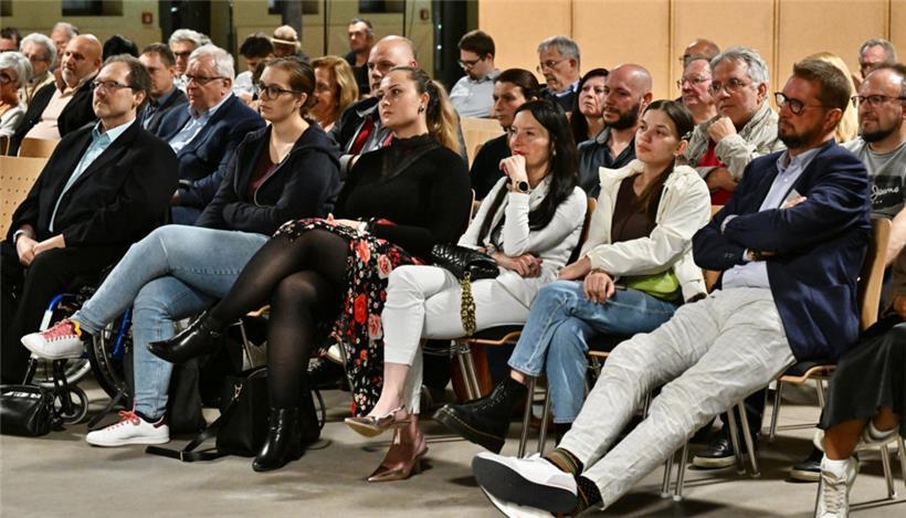 Spannende Unterhaltung: Zum Rundgespräch sind etwa 100 Besucher nach Diekirch ge...