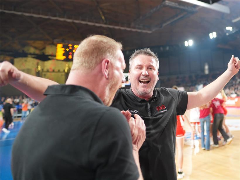 Sparta-Trainer Mike Feyder und Team feiern erfolgreichen Pokalsieg nach zwei verlorenen Endspielen