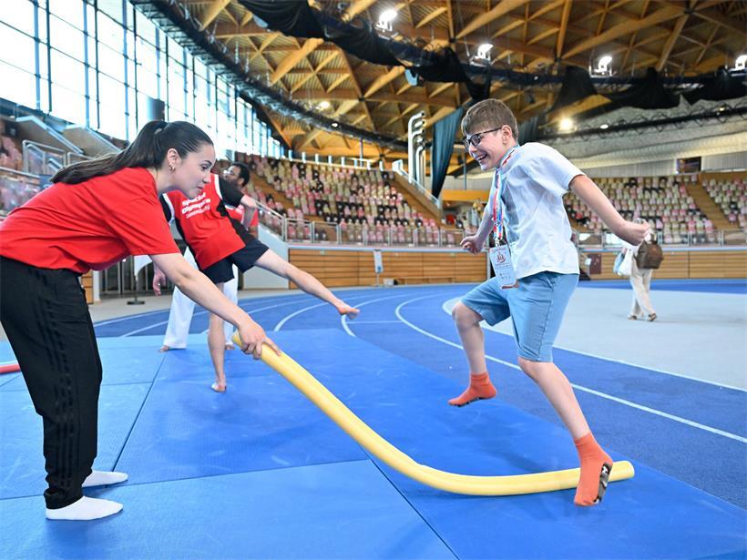 Diagnostikgerät bei Special Olympics mit Partnern Fondation Autisme, APEMH und Elisabeth testet Koordination und Ausdauer